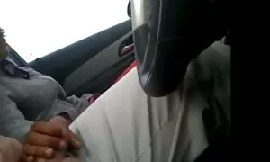 車の中で犯される自然な胸を持つ女の子 素人 女の子 動画