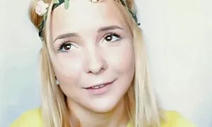 肛門性と美しい金髪 女の子 が 見る エッチ 動画