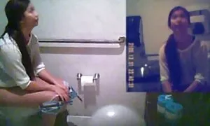 角質女の子へ甘やかす彼女自身とともに性のおもちゃ エロ 動画 女の子
