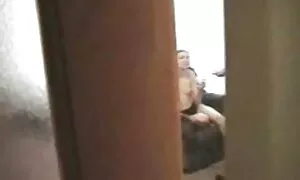 エアマットレスの上にクソ 可愛い 女の子 エロ 動画 無 修正