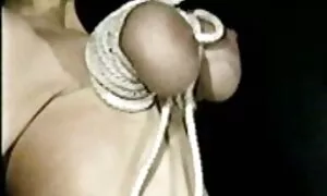 カメラの前で通りでオナニーする 外国 人 女の子 エロ 動画