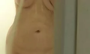 金髪と隣人 無料 女の子 エロ